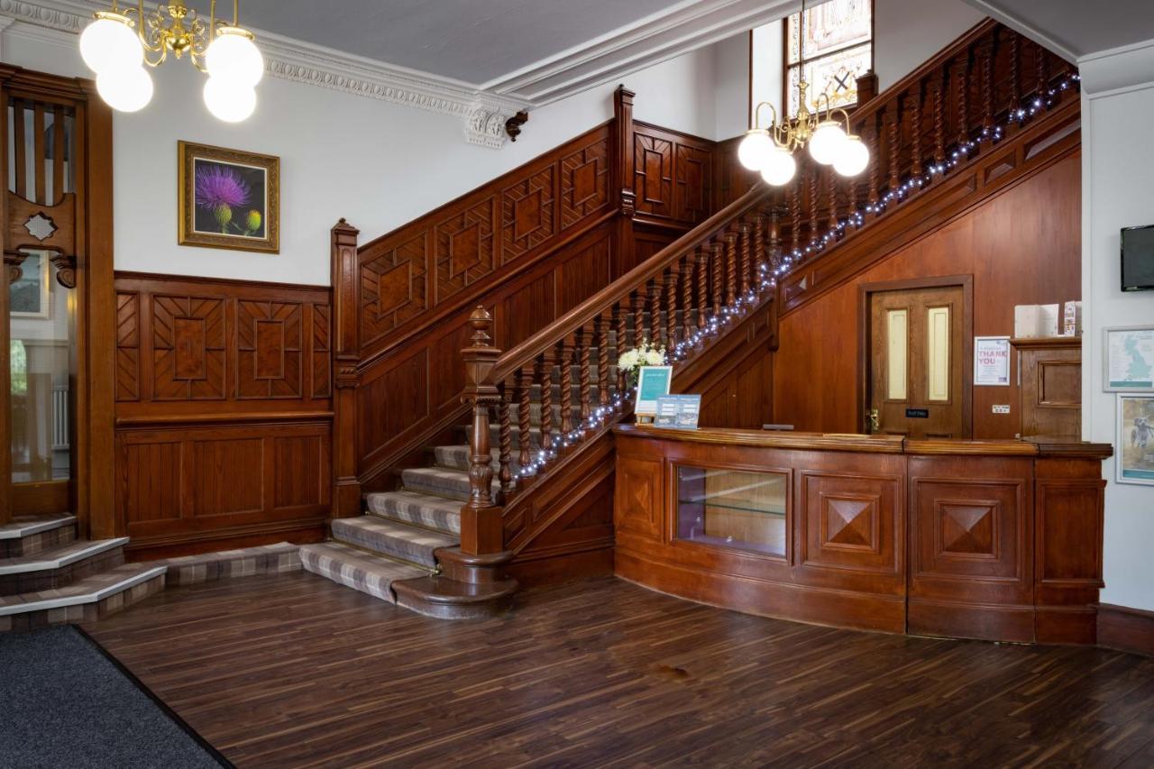 The Tarbet Hotel Екстериор снимка