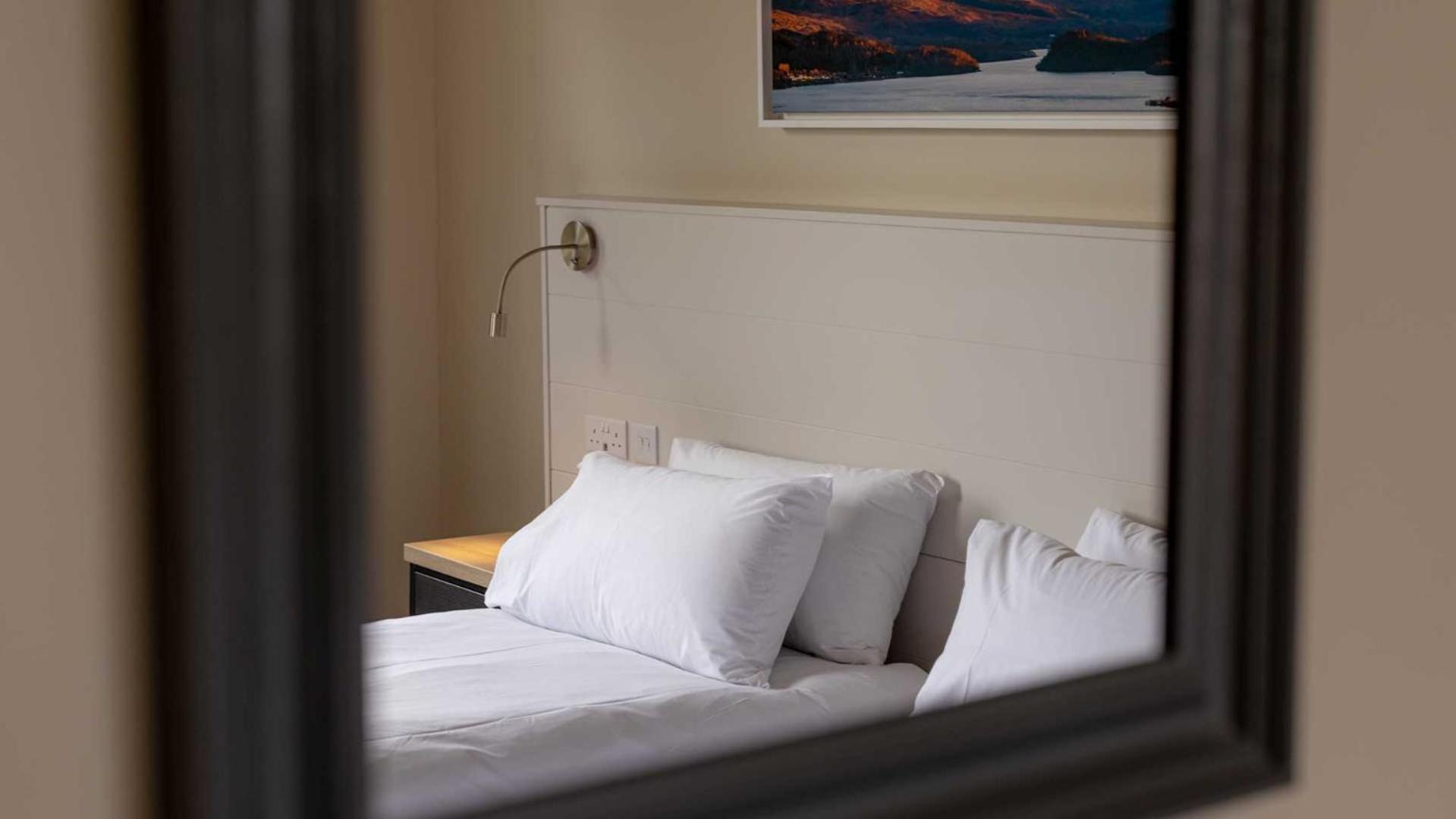 The Tarbet Hotel Екстериор снимка