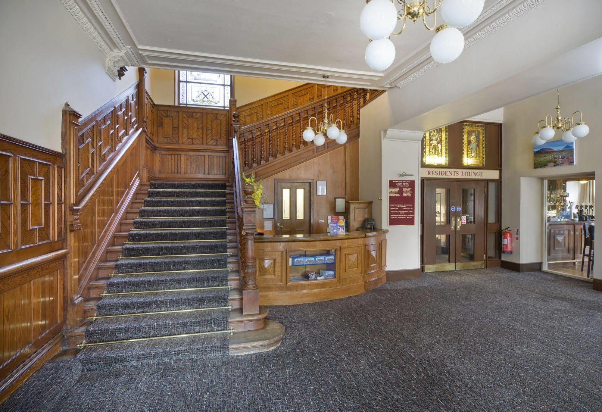 The Tarbet Hotel Екстериор снимка
